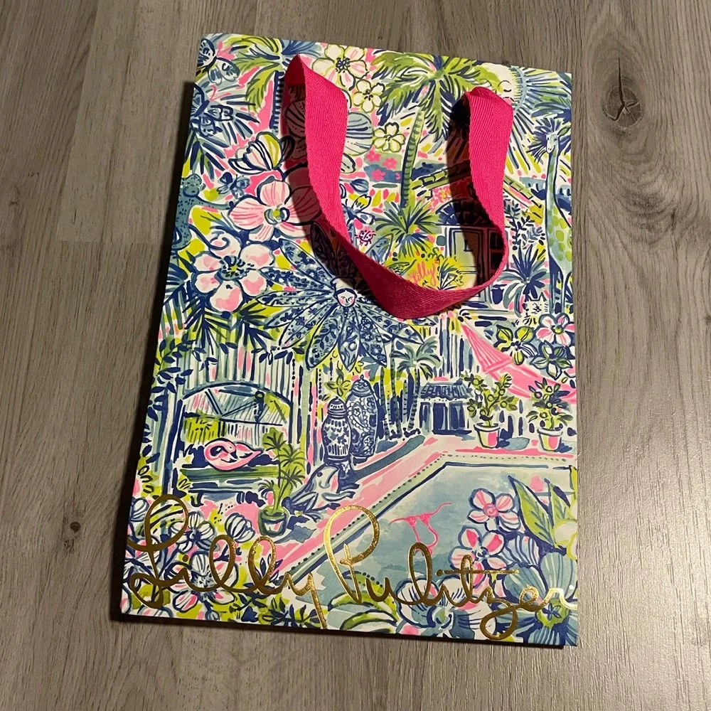 Set of two Lilly Pulitzer gift bags 🌺 - Picture 4 of 4